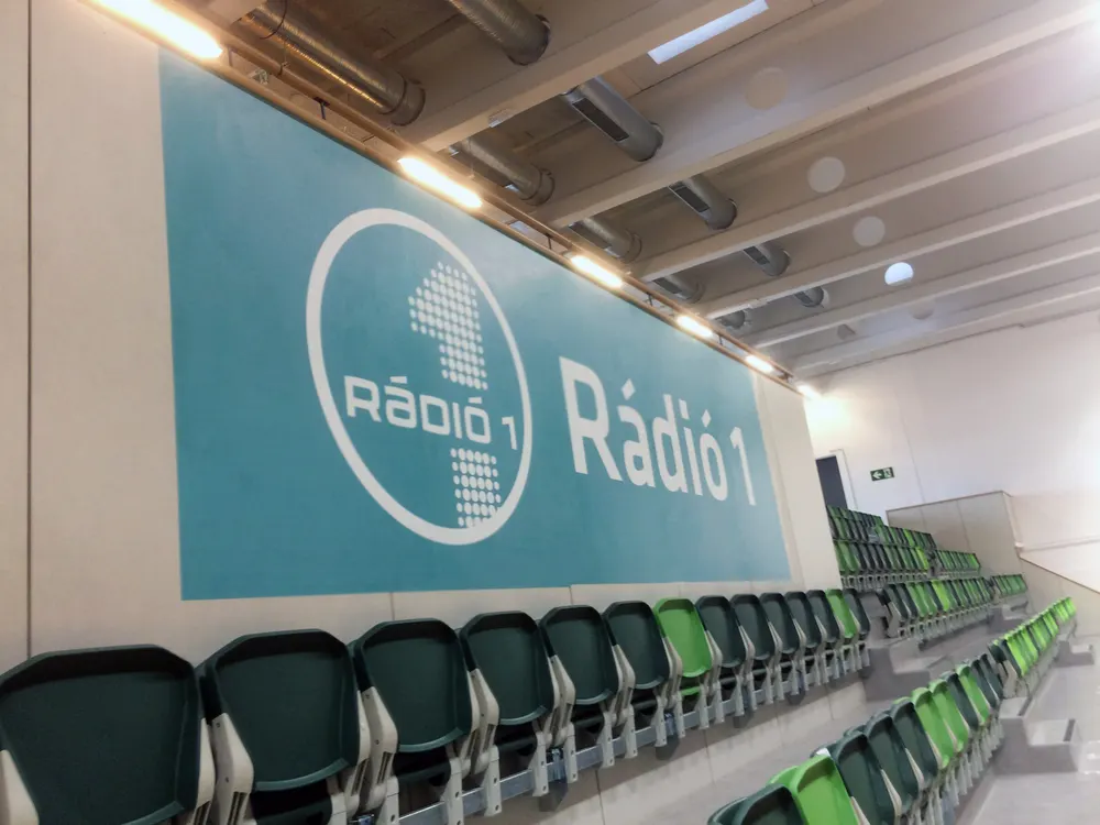 Nagyformátumú faldekoráció, sportcsarnok