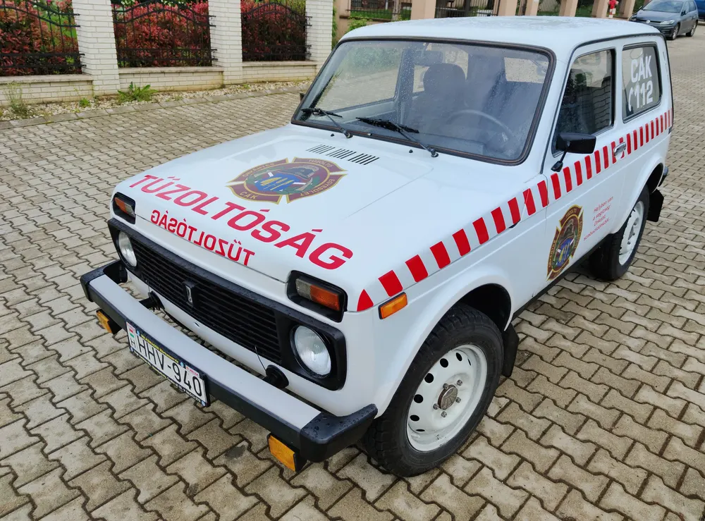 Tűzoltó gépjármű matricázása